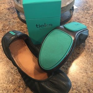 Tieks flats black matte